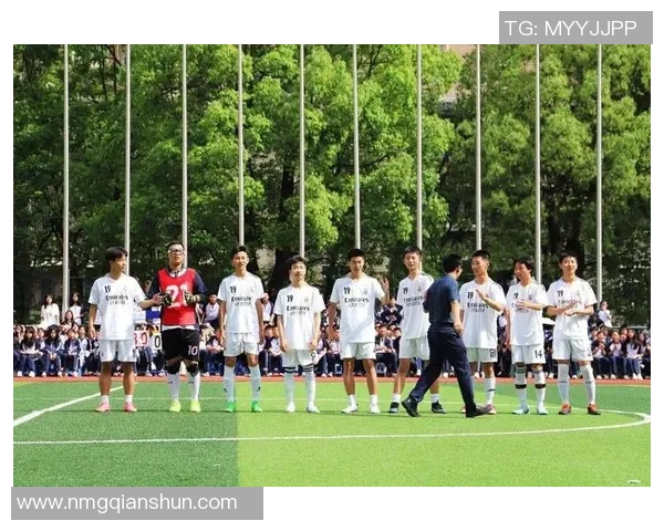 29号足球星闪耀绿茵场引爆球迷热情再掀巅峰对决狂潮 29号足球星闪耀绿茵场引爆球迷热情再掀巅峰对决狂潮