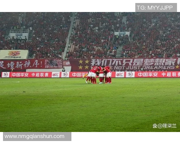 外国球星加盟中国足球联赛助力赛事发展提升球迷热情